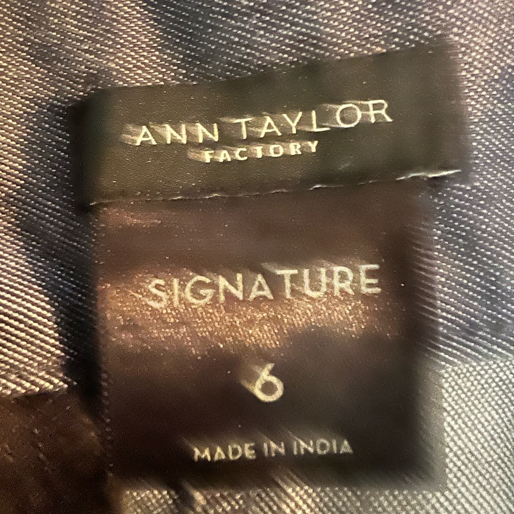 ANN TAYLOR BLUE Women's Shorts - Picture 2 of 3